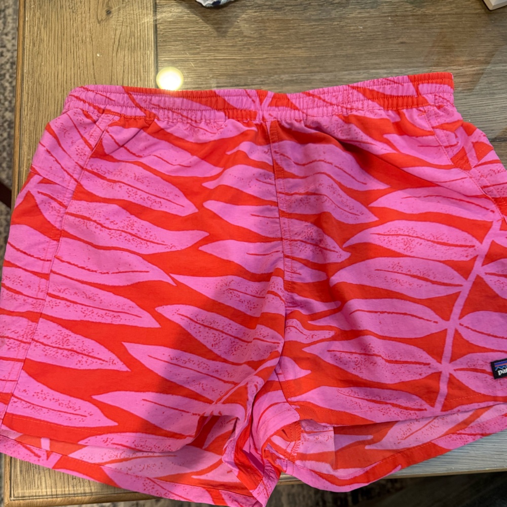 Like New Patagonia Women's Pink and Red Patterned Shorts sz M